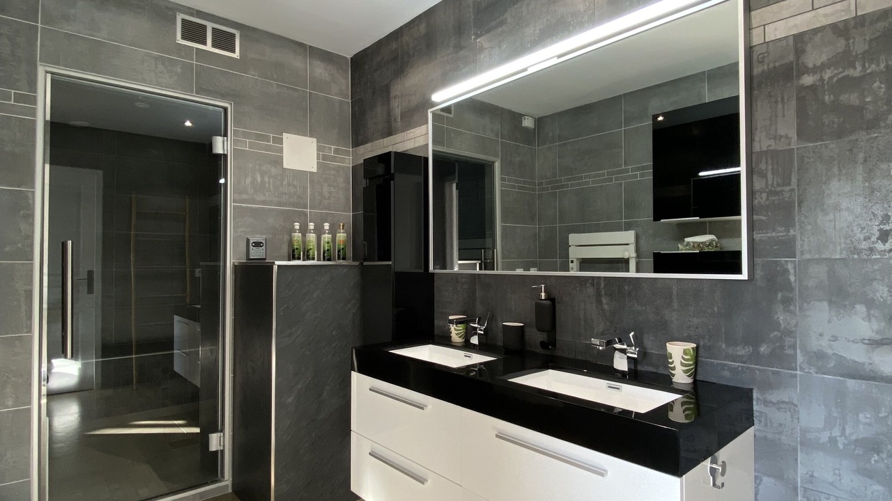 Photo of Bathroom in Orange
