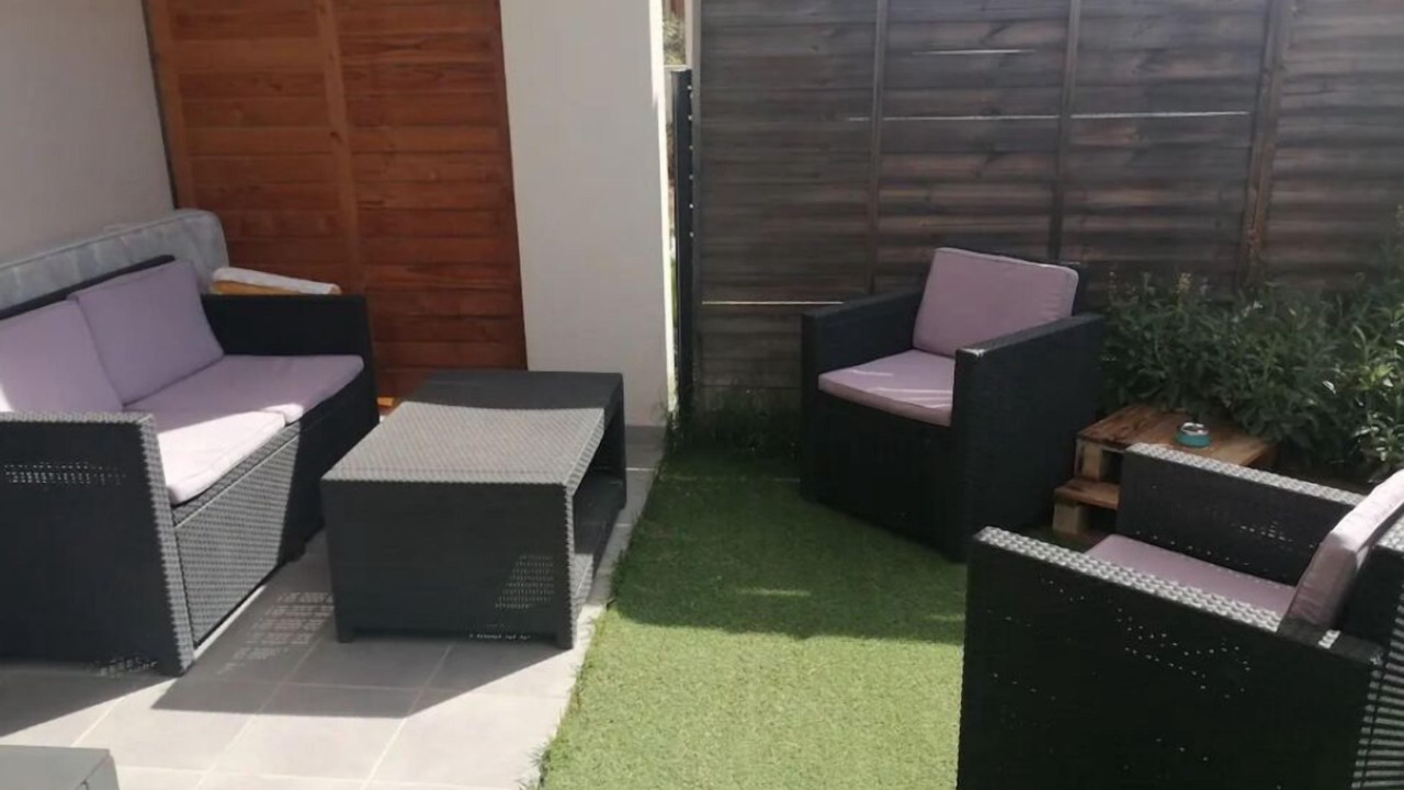 Photo of Patio Balcony in La Fare-les-Oliviers