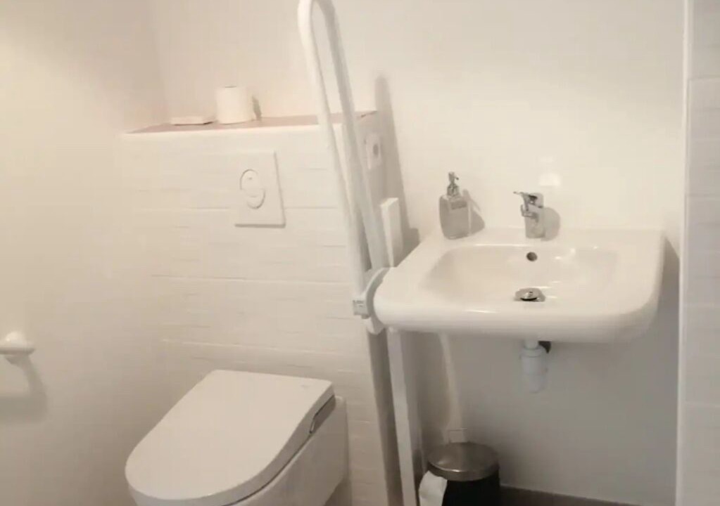 Photo of Bathroom in La Fare-les-Oliviers