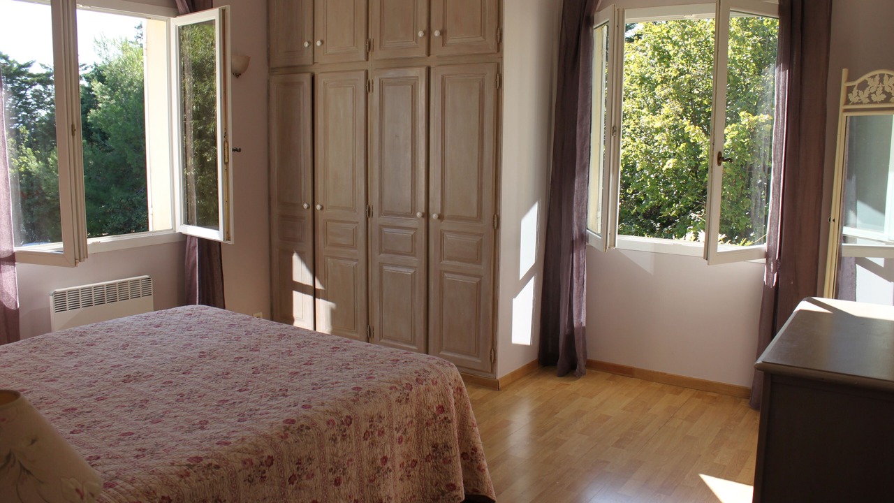 Photo of Bedroom in Noves