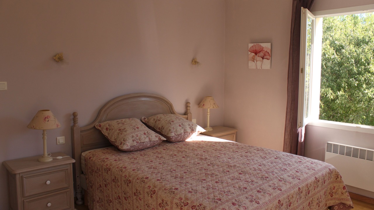 Photo of Bedroom in Noves