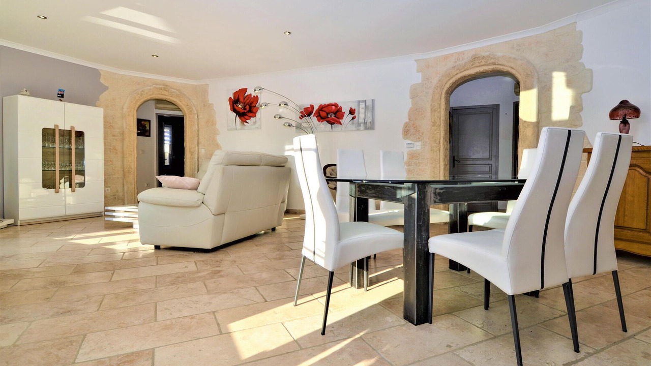 Photo of Bedroom in Jonquieres-Saint-Vincent