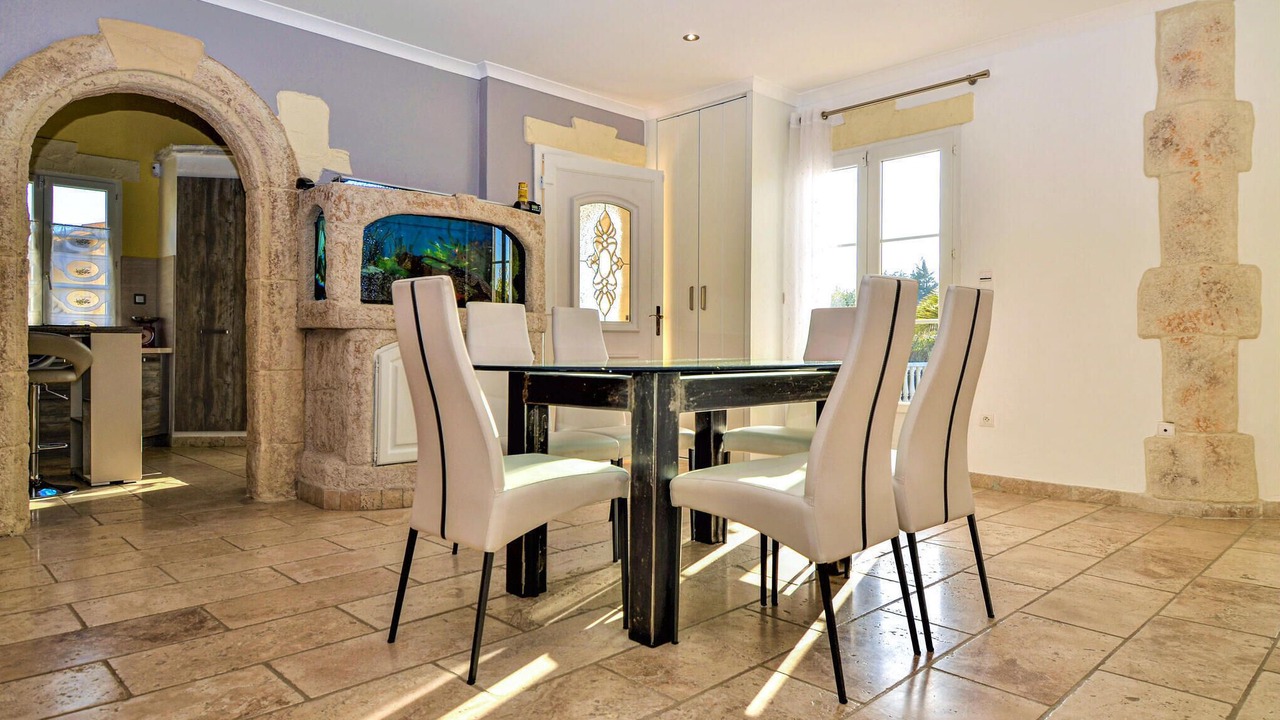 Photo of Bedroom in Jonquieres-Saint-Vincent