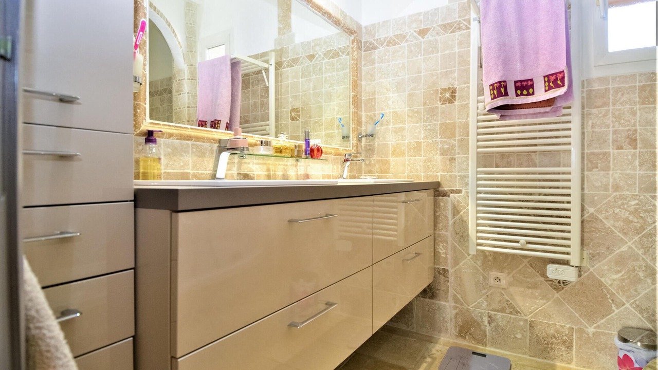 Photo of Bathroom in Jonquieres-Saint-Vincent
