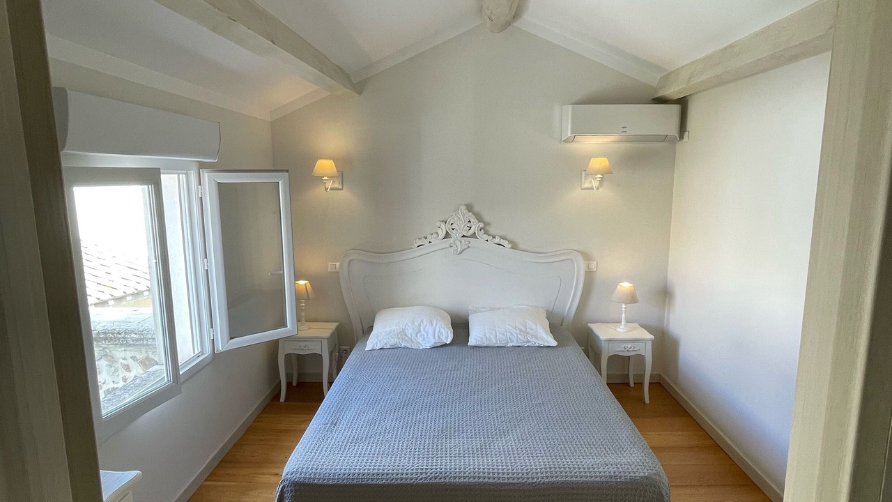 Photo of Bedroom in Maussane