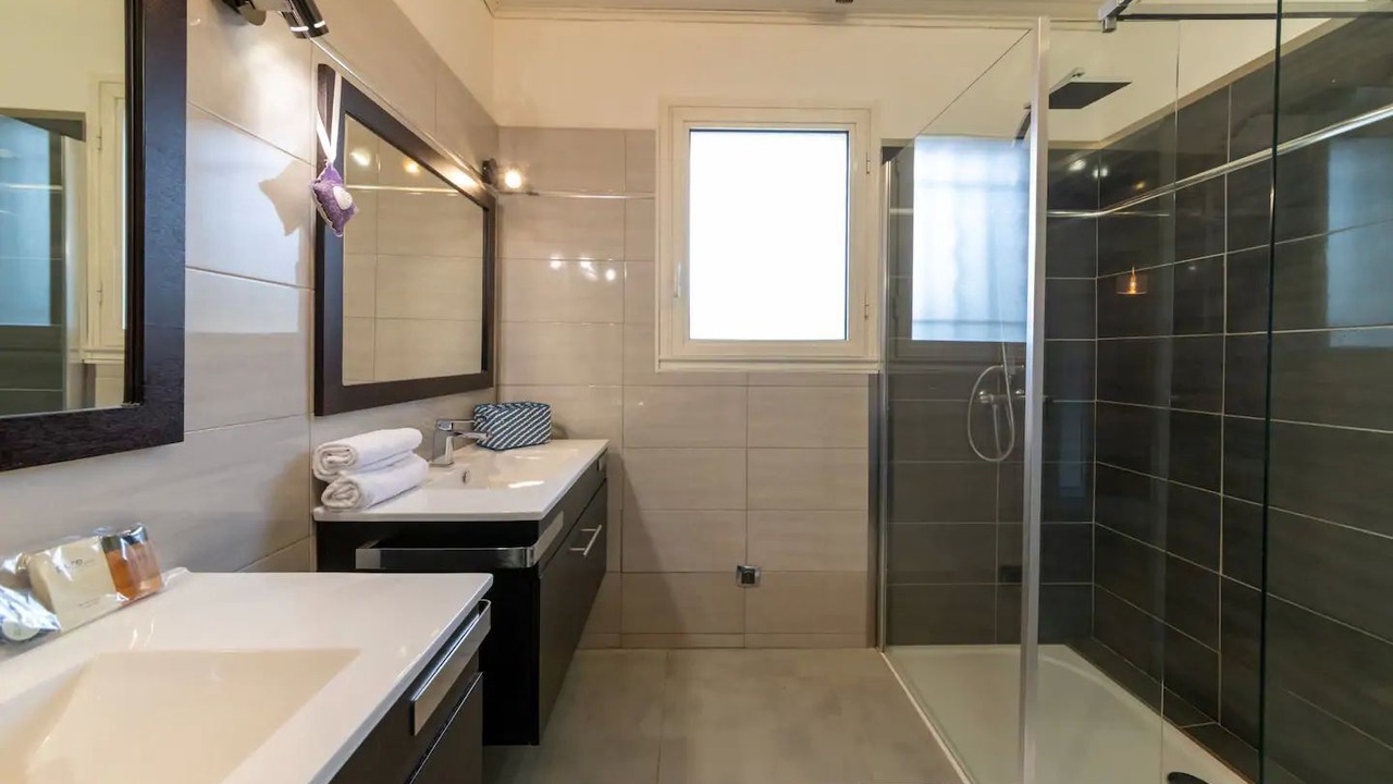 Photo of Bathroom in Velleron