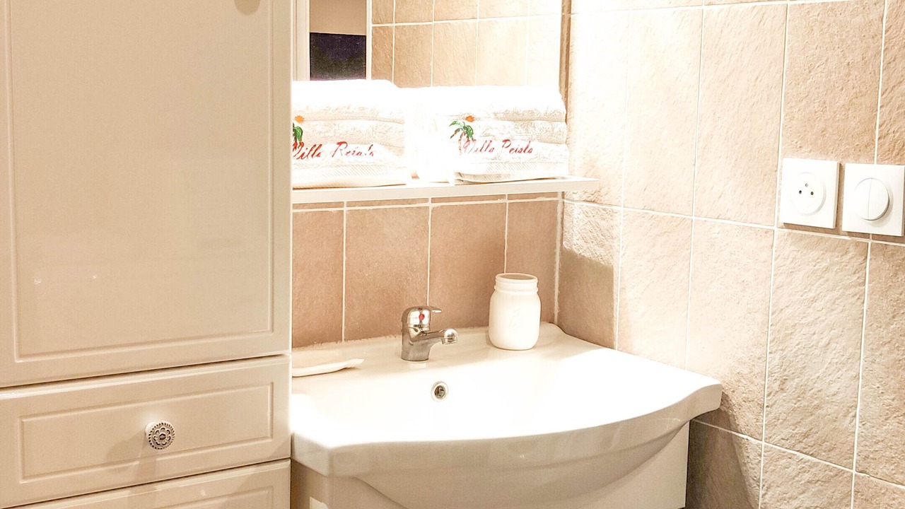 Photo of Bathroom in Plan-de-Cuques