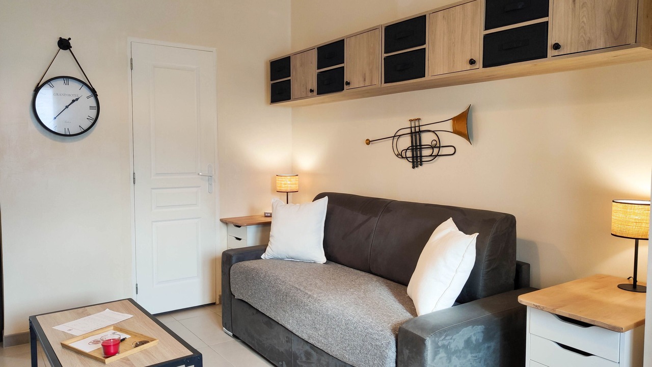 Photo of Bedroom in Plan-de-Cuques
