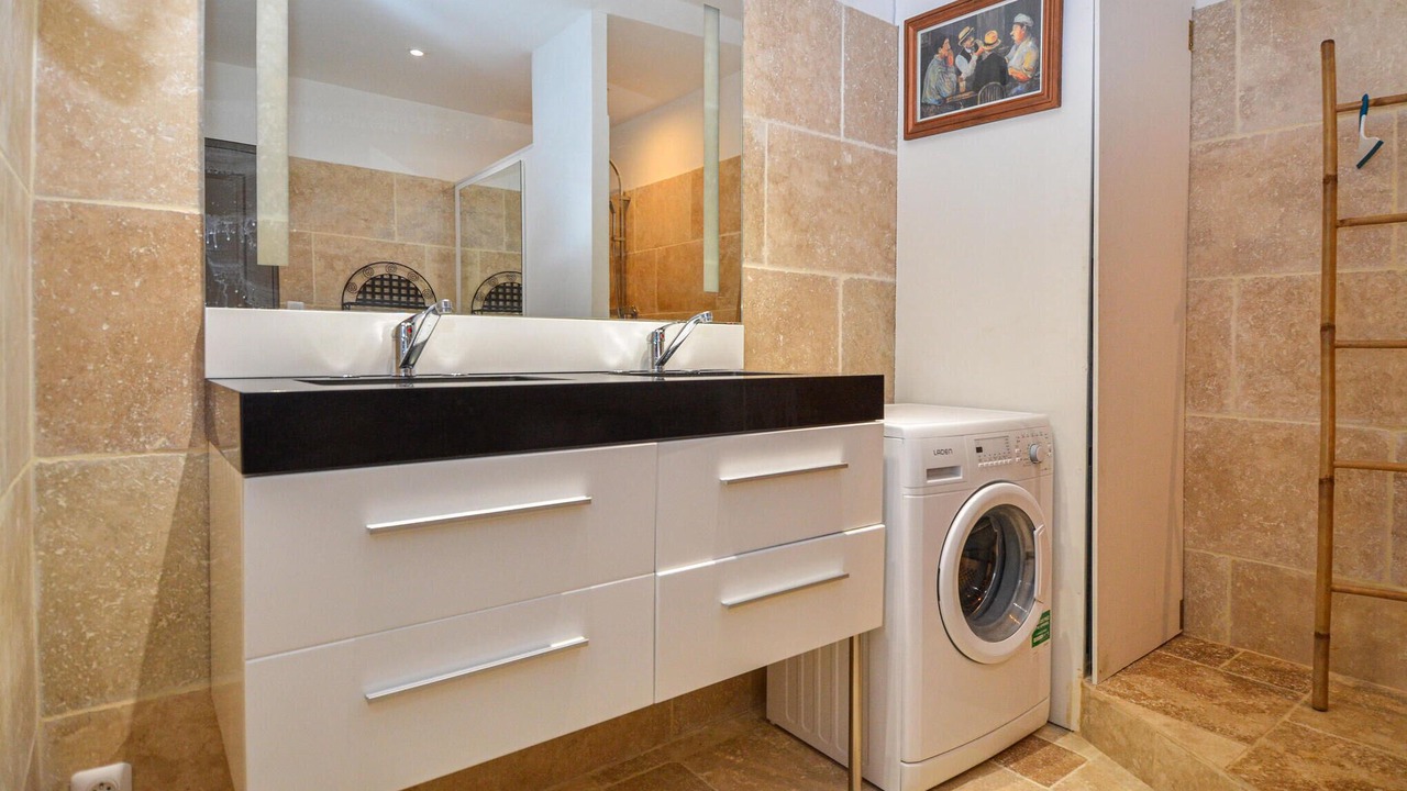 Photo of Bathroom in Comps