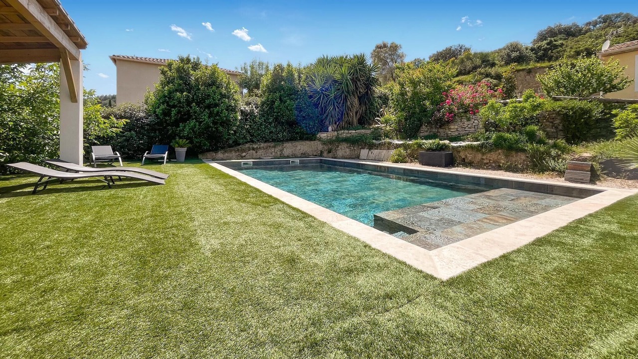 Photo of Outdoor in Comps