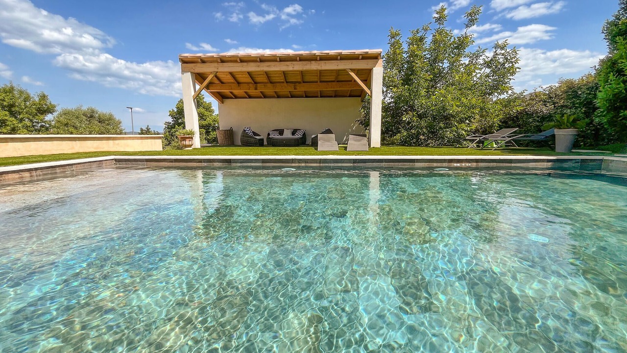 Photo of Outdoor in Comps