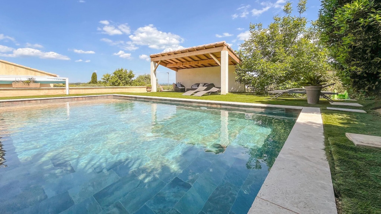 Photo of Outdoor in Comps