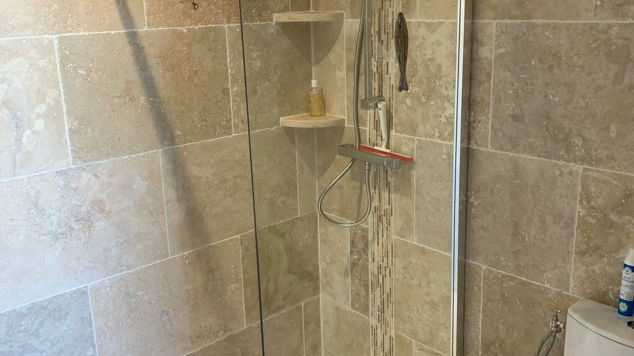 Photo of Bathroom in Caromb