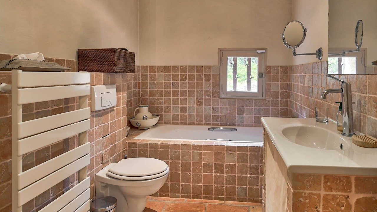 Photo of Bathroom in Cadenet