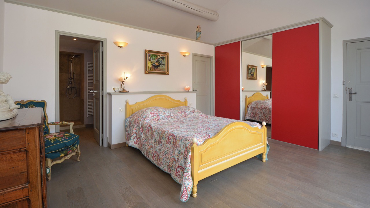 Photo of Bedroom in Noves