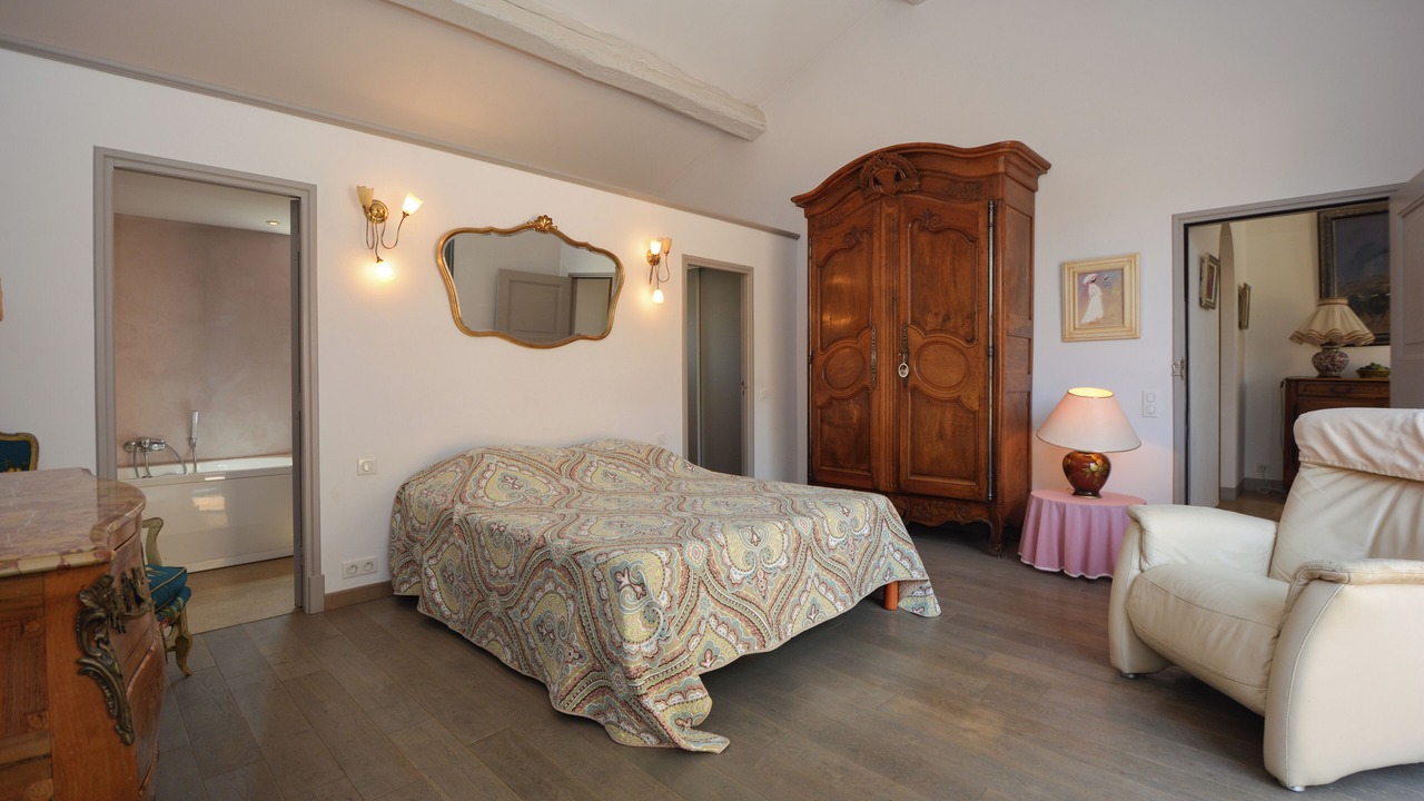 Photo of Bedroom in Noves