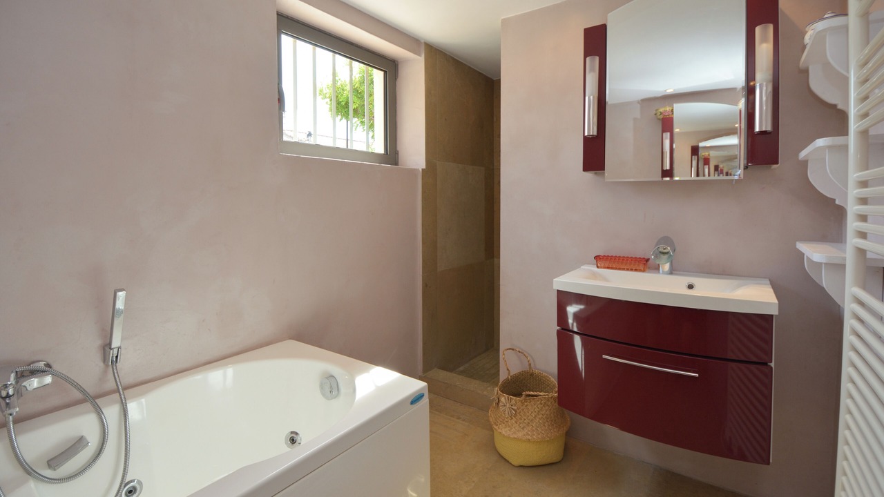 Photo of Bathroom in Noves