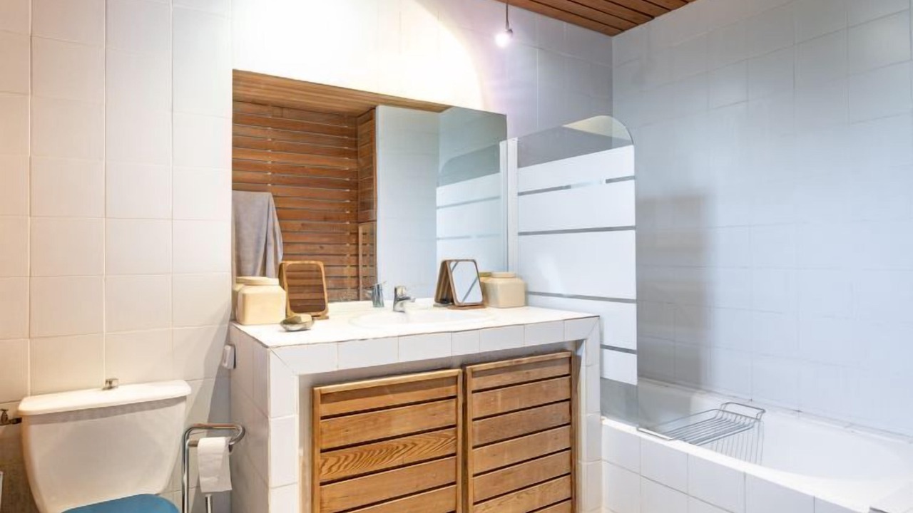 Photo of Bathroom in Jonquieres-Saint-Vincent