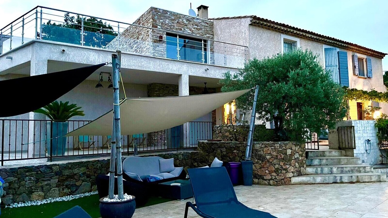 Photo of Patio Balcony in Seillons-Source-d'Argens