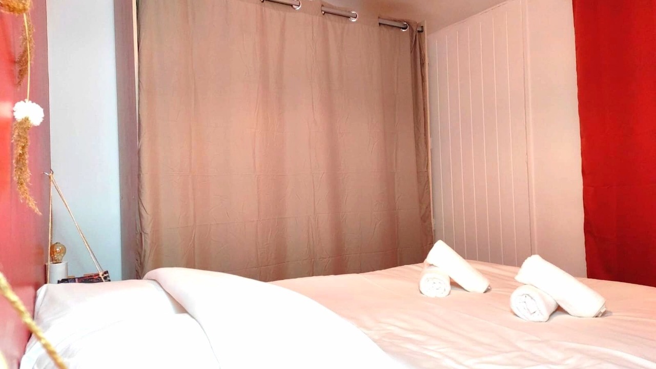 Photo of Bedroom in Orange