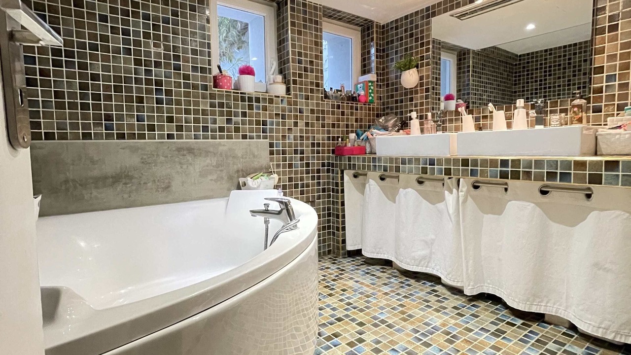 Photo of Bathroom in Tavel