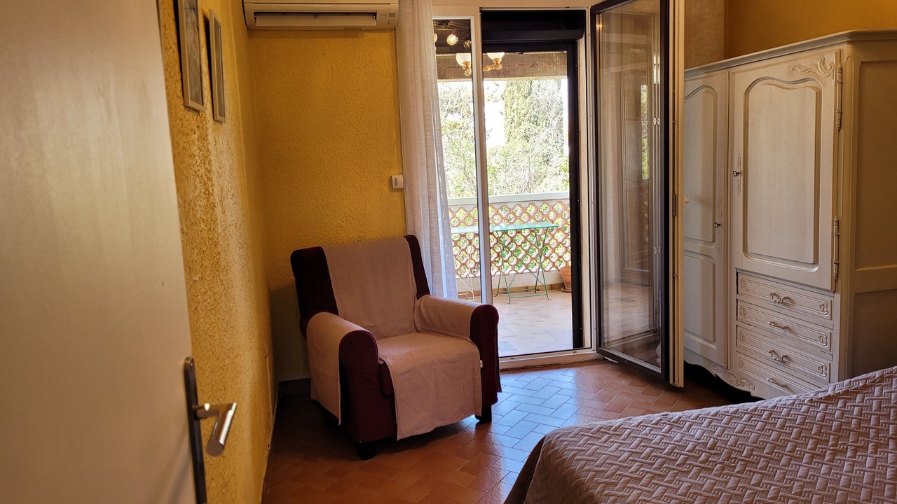 Photo of Bedroom in Sormiou