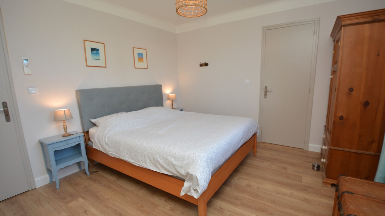 Photo of Bedroom in Comps
