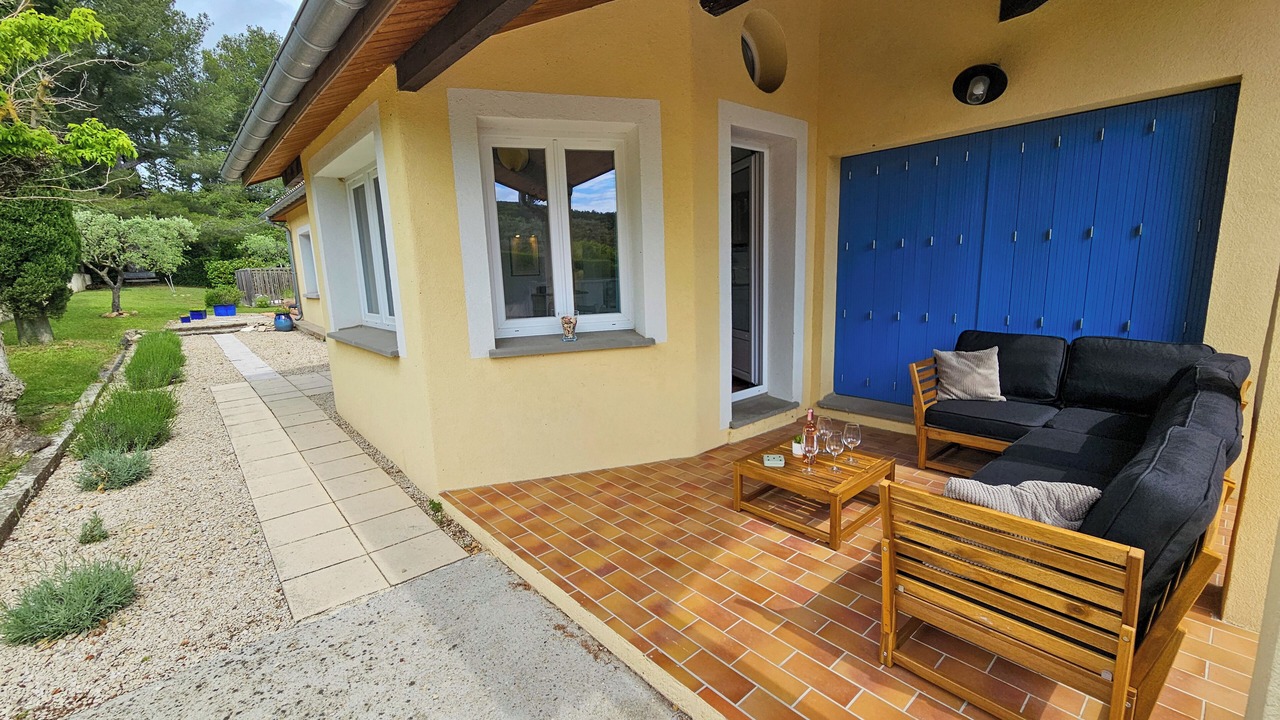 Photo of Outdoor in Comps