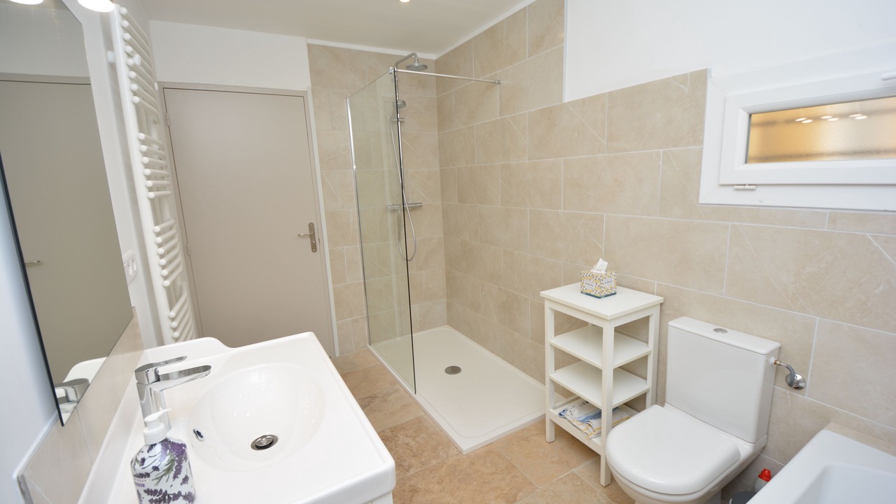 Photo of Bathroom in Comps