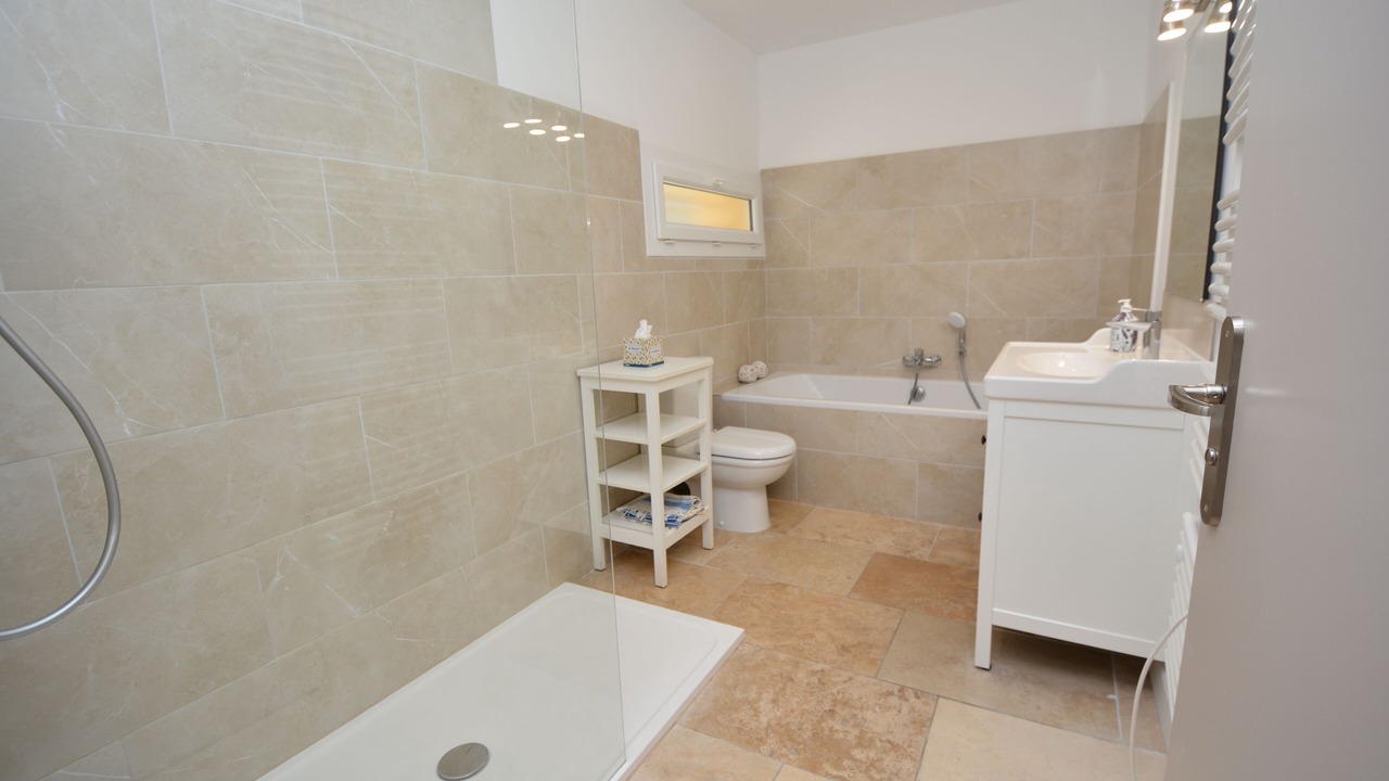 Photo of Bathroom in Comps