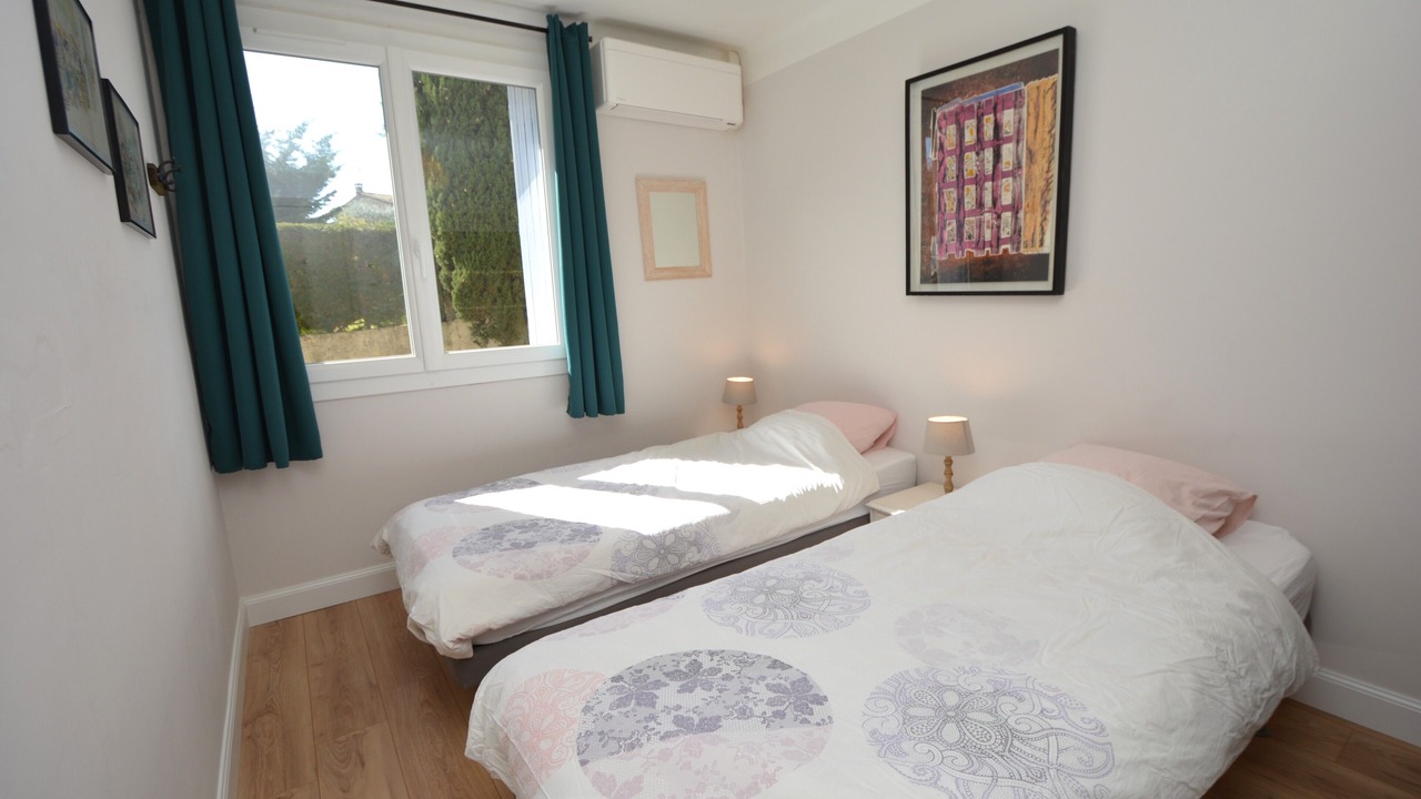 Photo of Bedroom in Comps