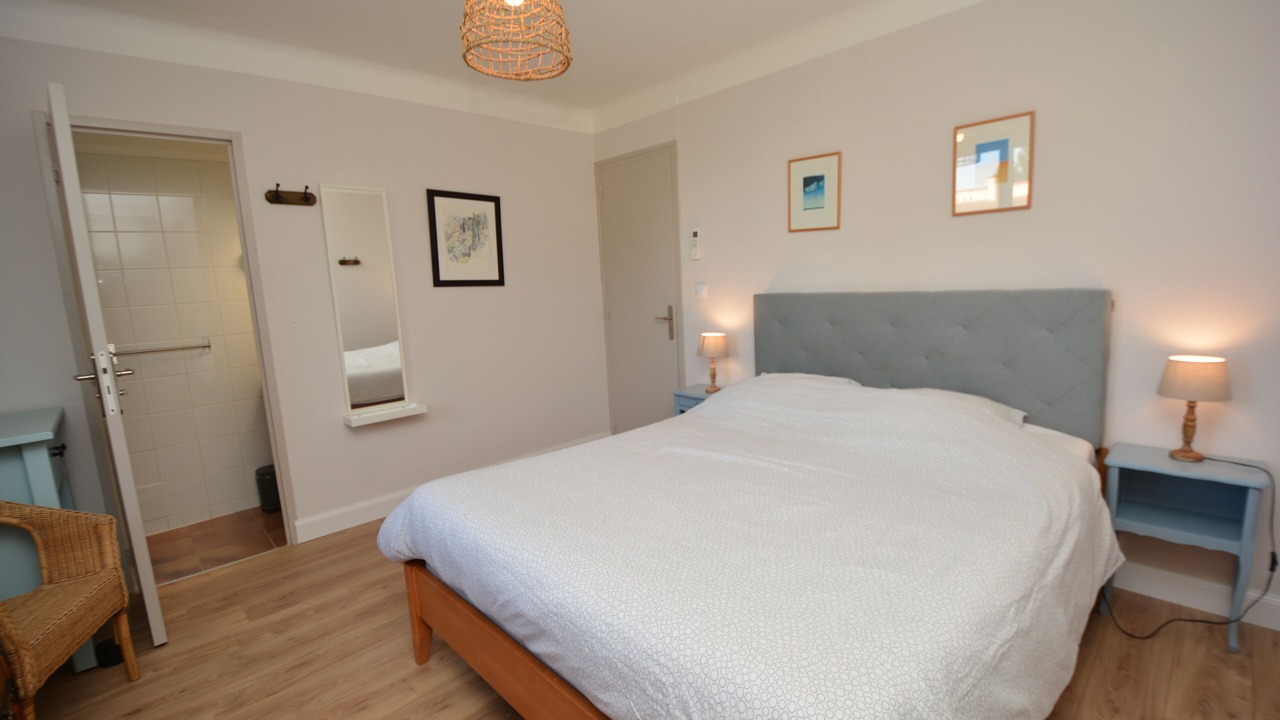 Photo of Bedroom in Comps