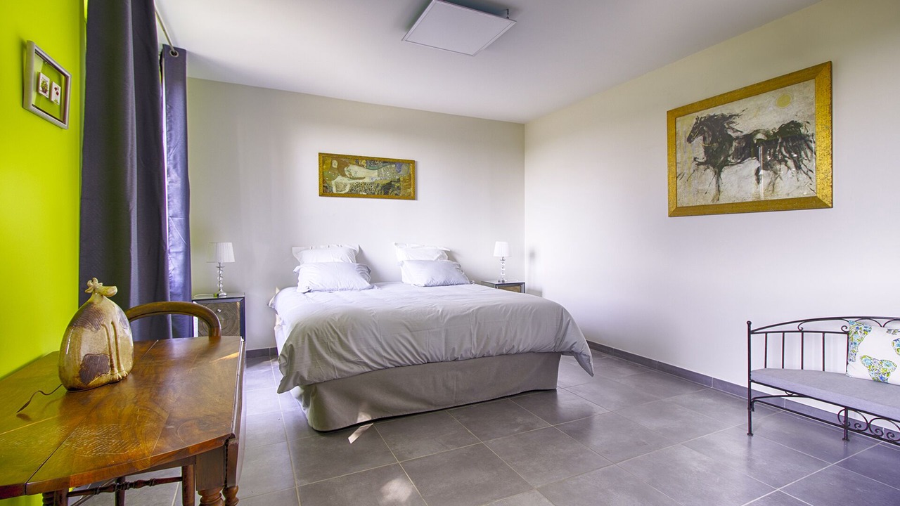Photo of Bedroom in Orange