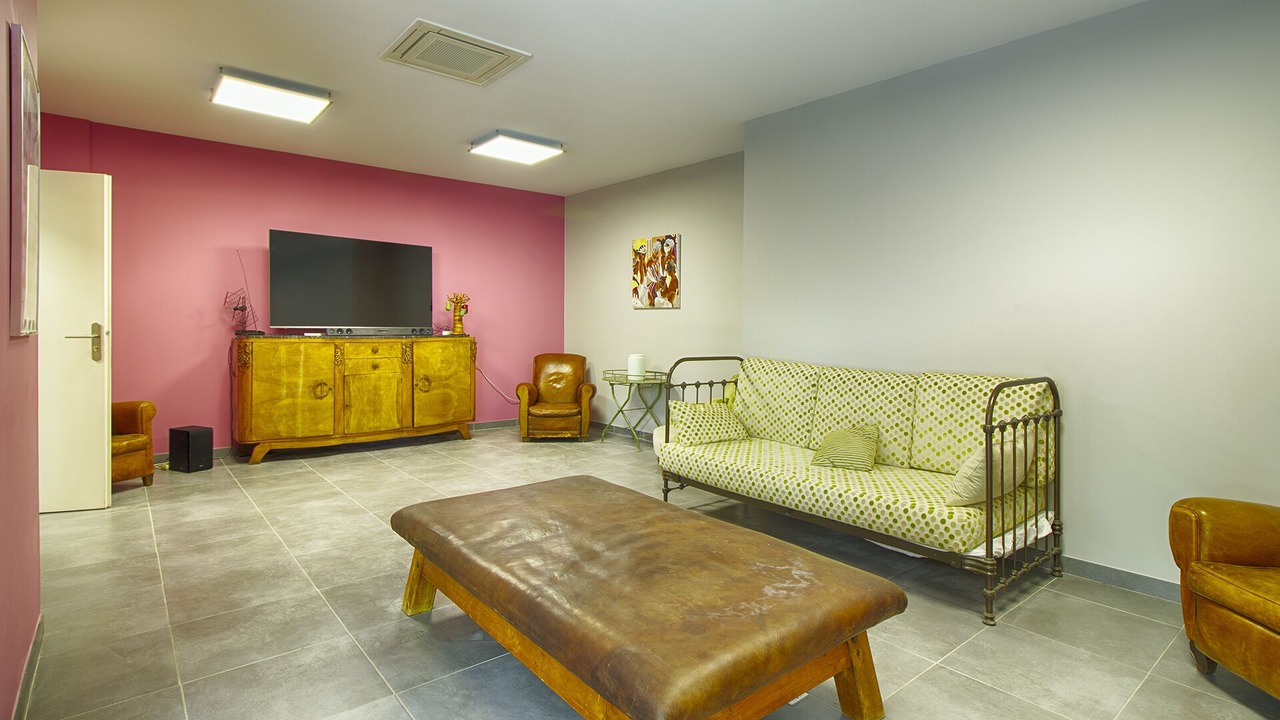 Photo of Livingroom in Orange