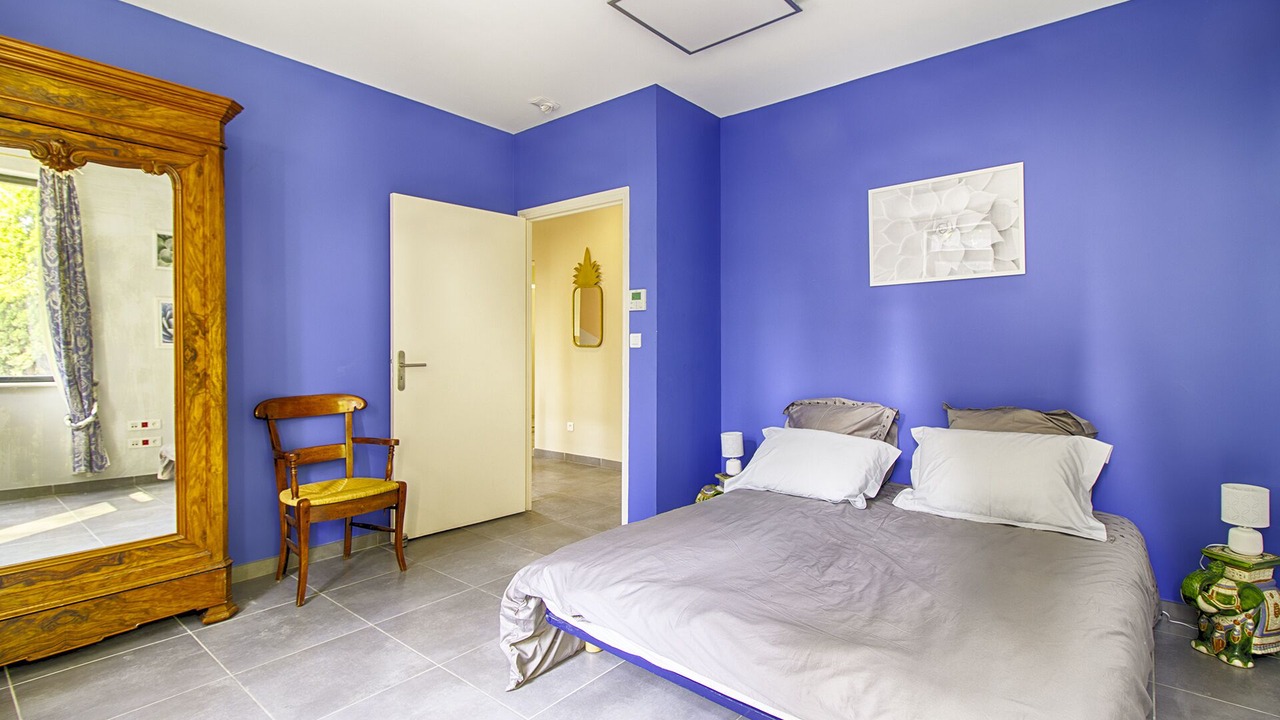 Photo of Bedroom in Orange