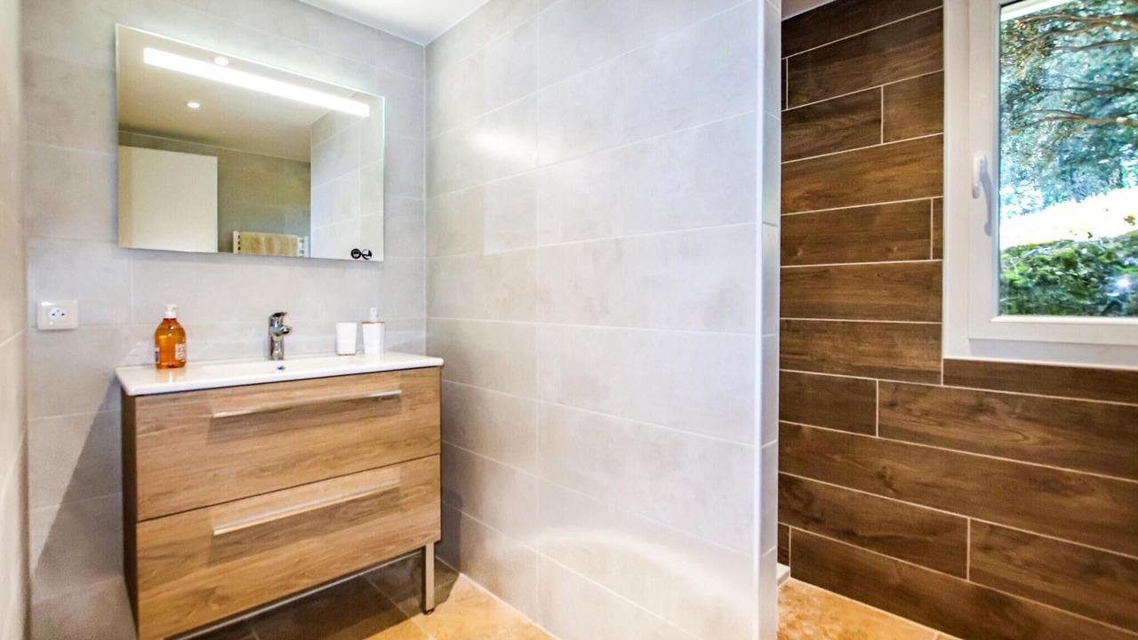Photo of Bathroom in Colonzelle