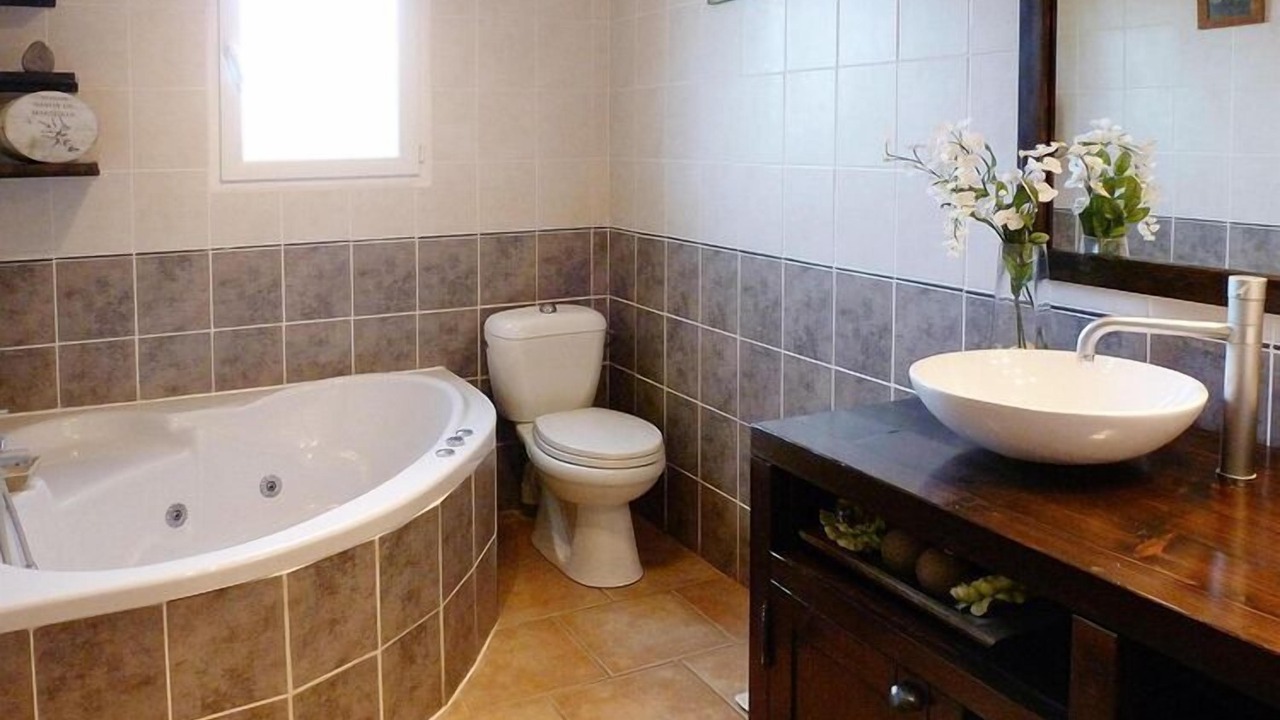 Photo of Bathroom in Roaix