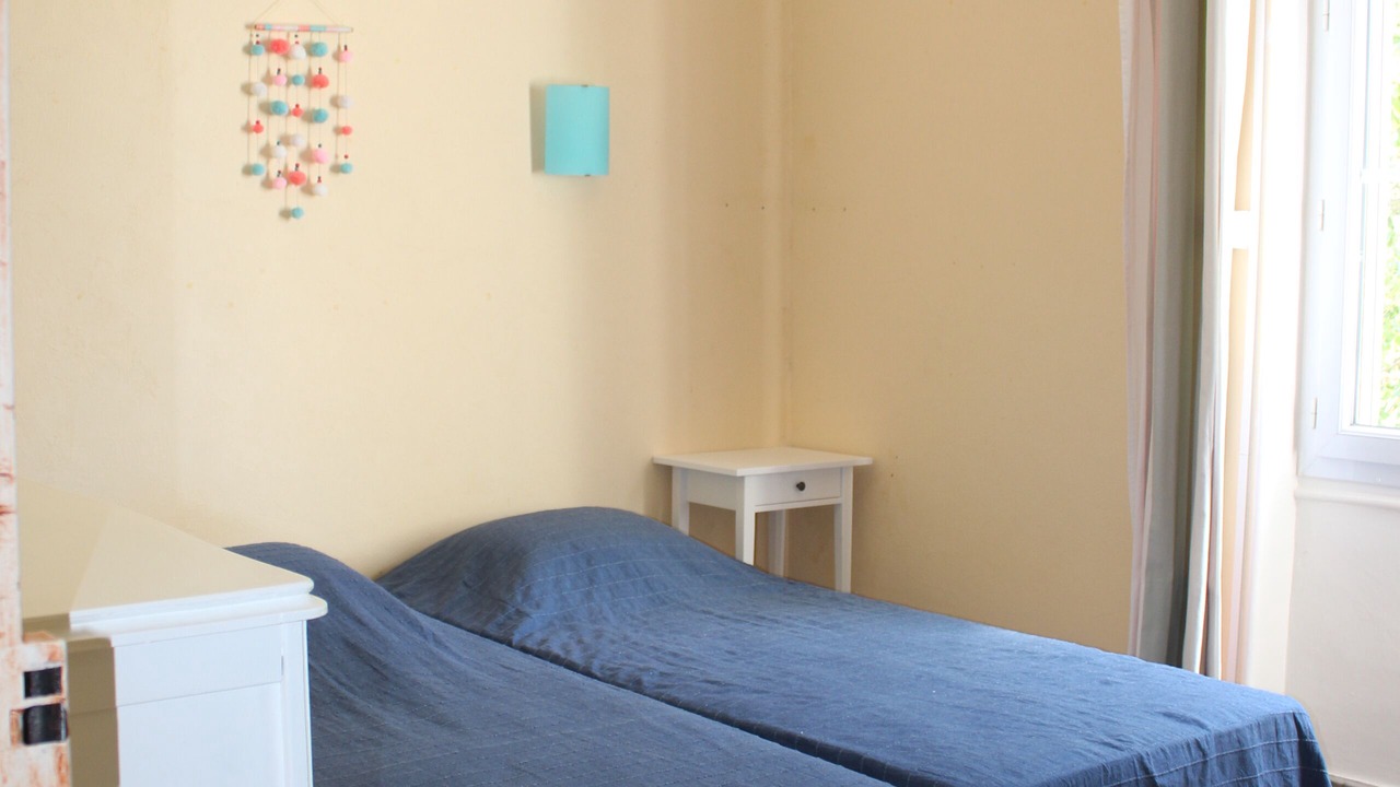 Photo of Bedroom in Orange
