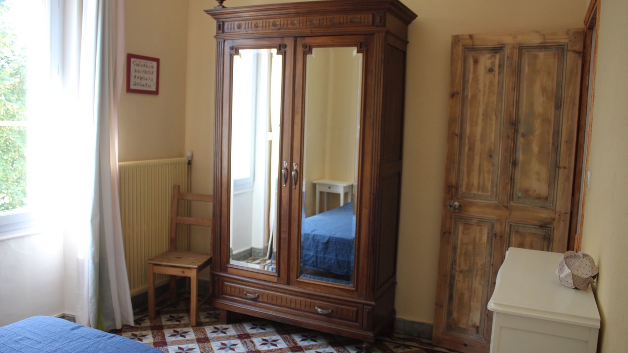 Photo of Bedroom in Orange