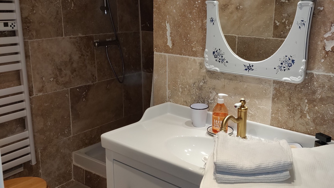 Photo of Bathroom in Lourmarin