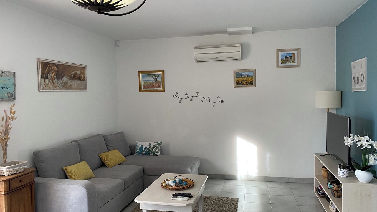 Photo of Livingroom in Velleron