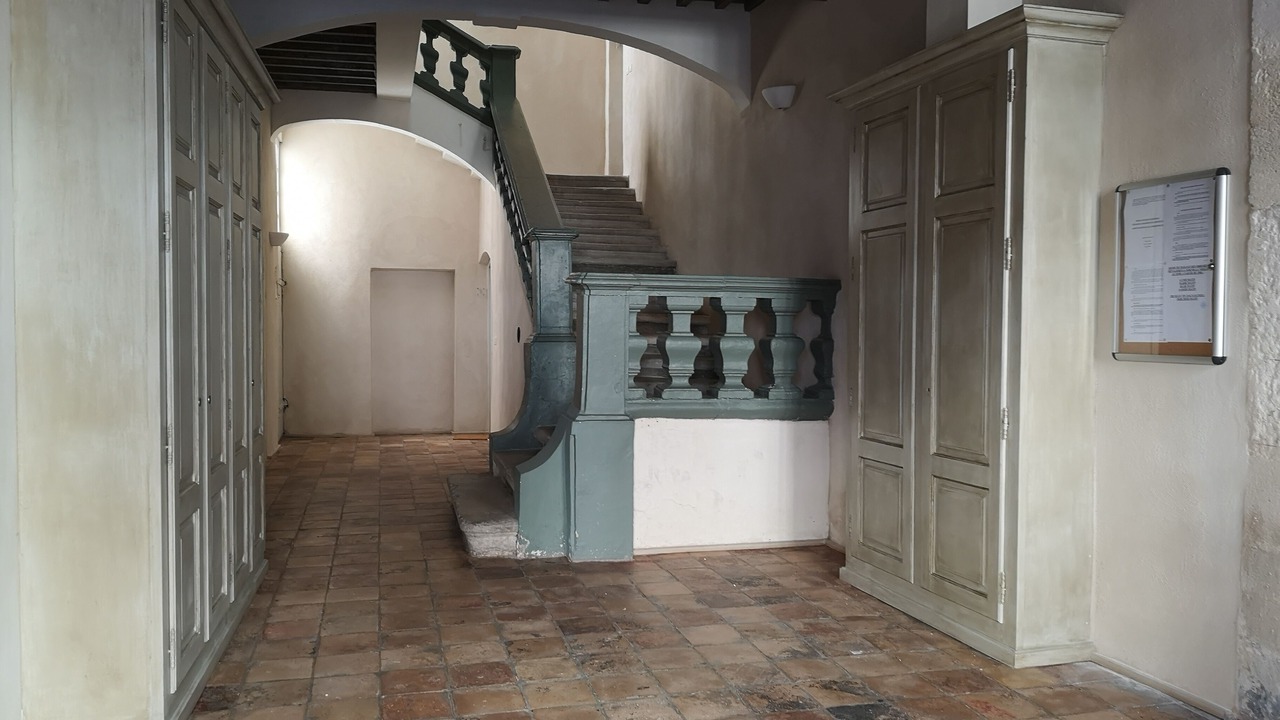 Photo of Others in Noves