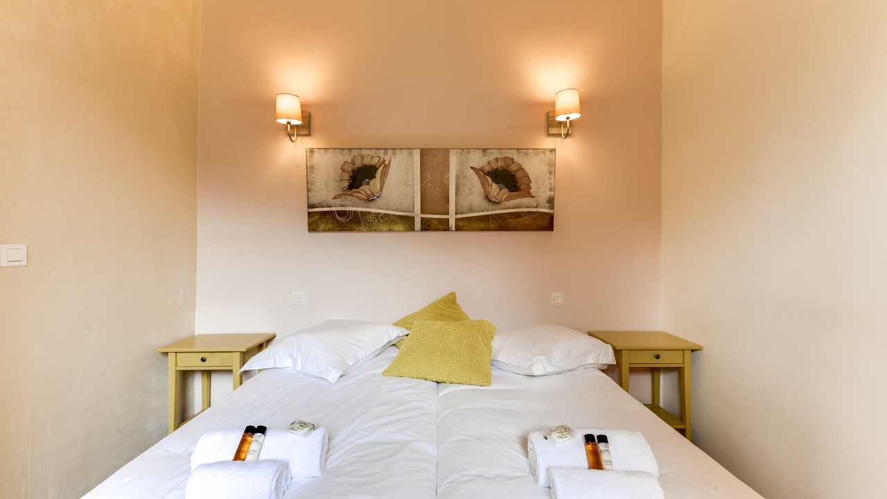 Photo of Bedroom in Noves