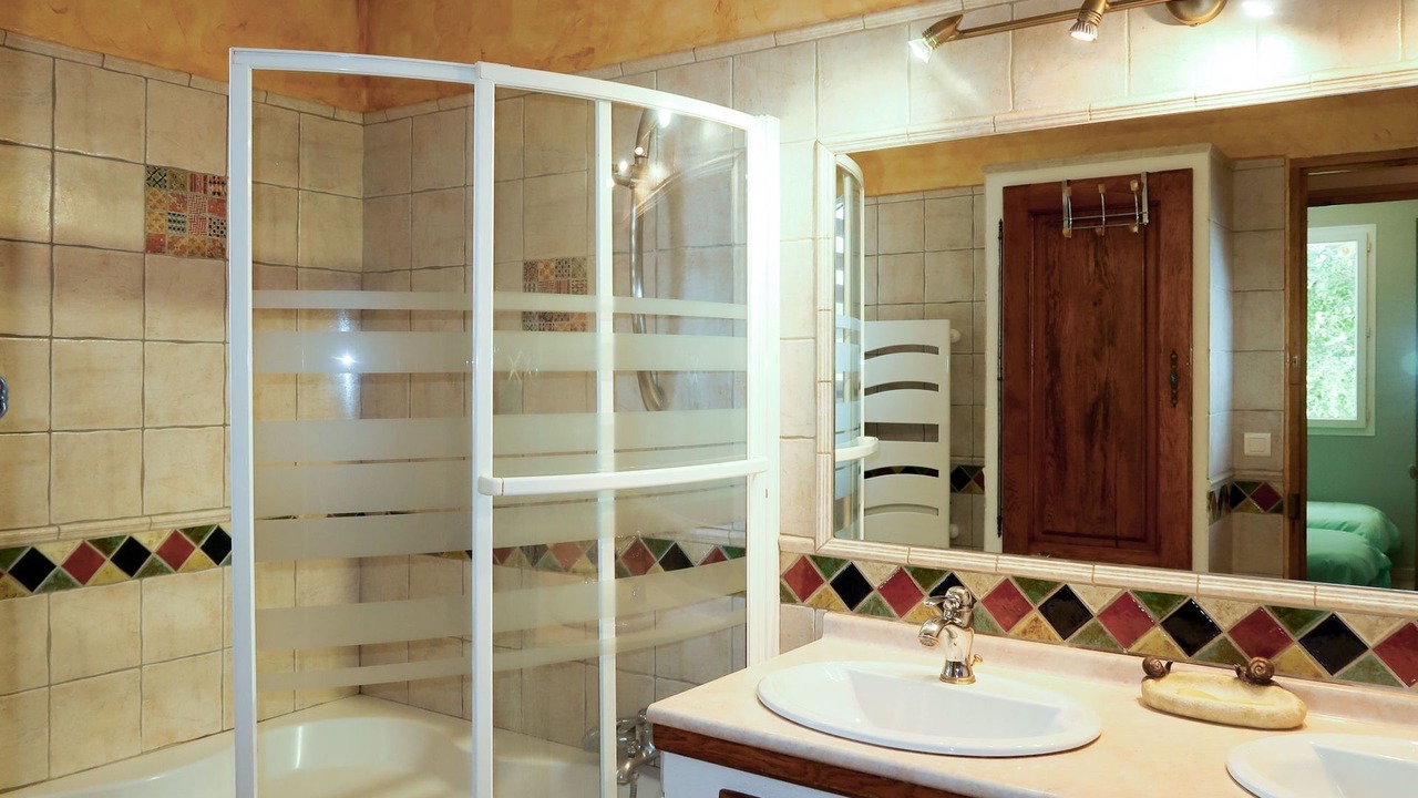 Photo of Bathroom in Villelaure