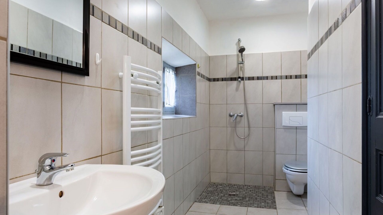 Photo of Bathroom in Menerbes