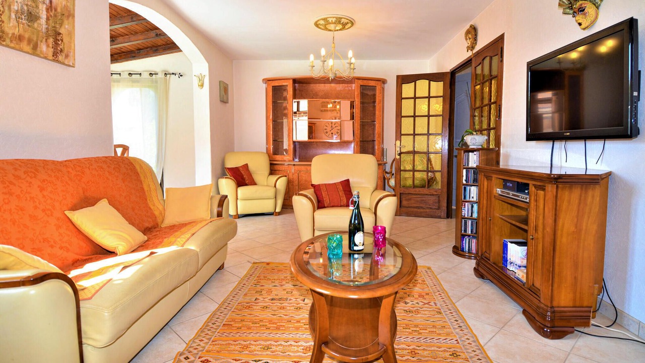 Photo of Bedroom in Orange