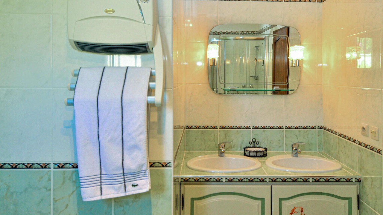Photo of Bathroom in Orange