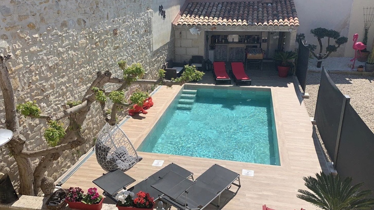 Photo of Outdoor in Comps