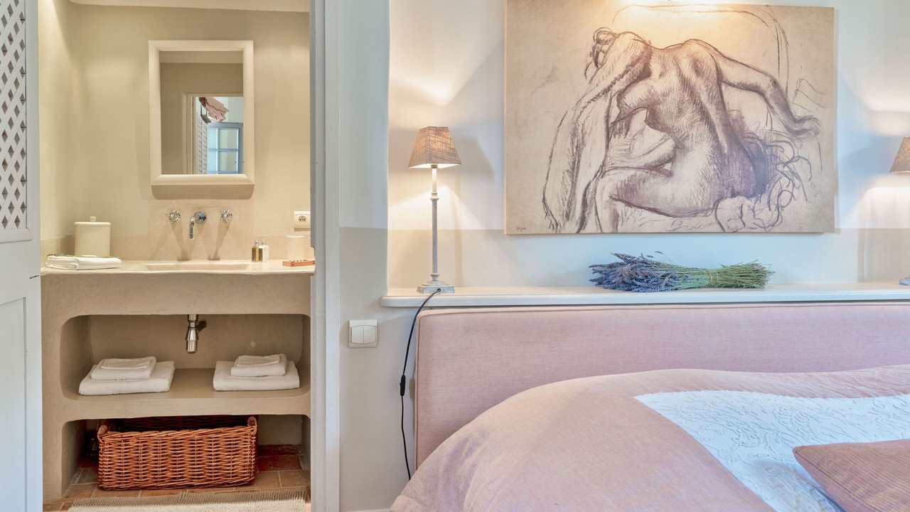 Photo of Bedroom in Jouques