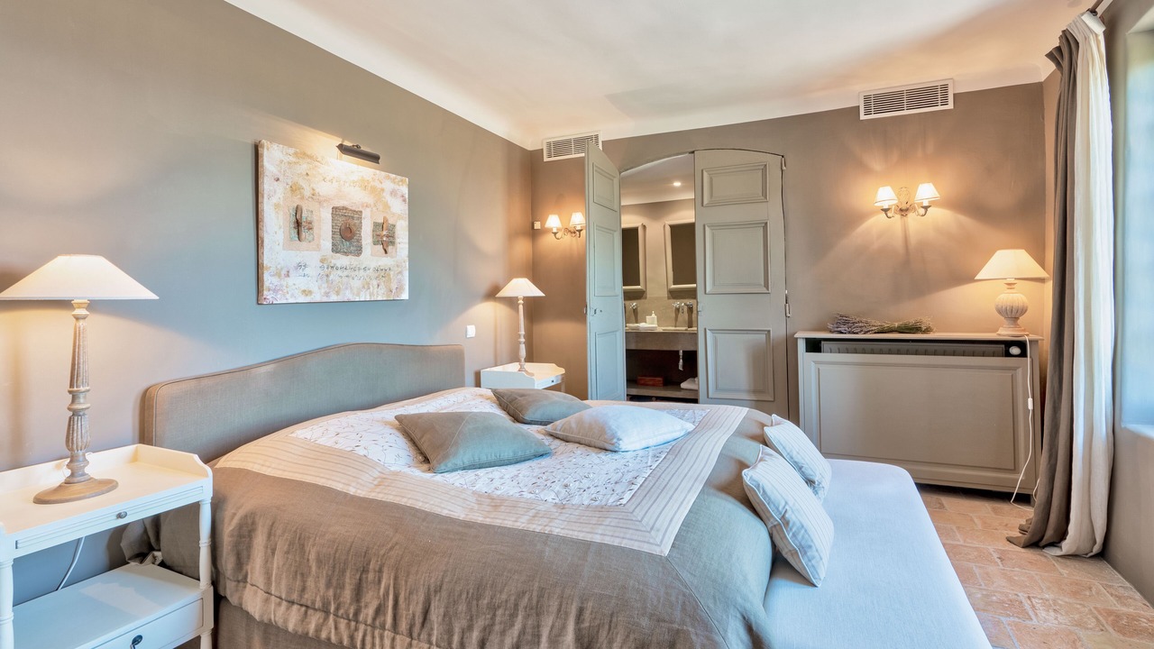 Photo of Bedroom in Jouques